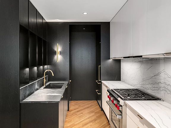2nd image of 9 N Moore St APT 2