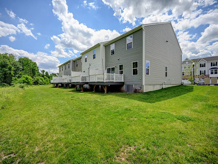 56 Pratt Ln — Photo 39