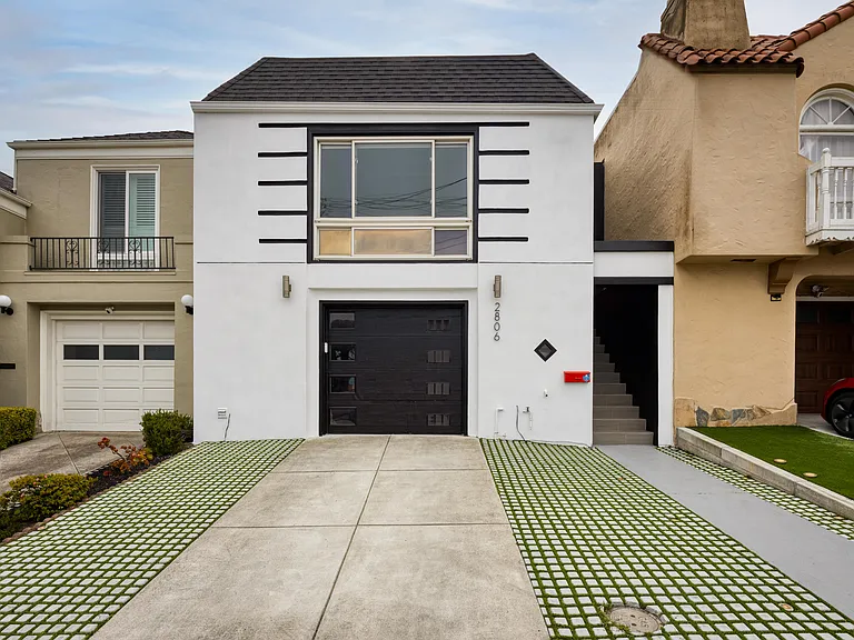 2806 36th Ave — Photo 2