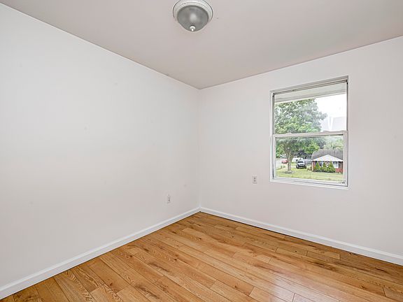 3rd image of 8344 Meadowlark Dr