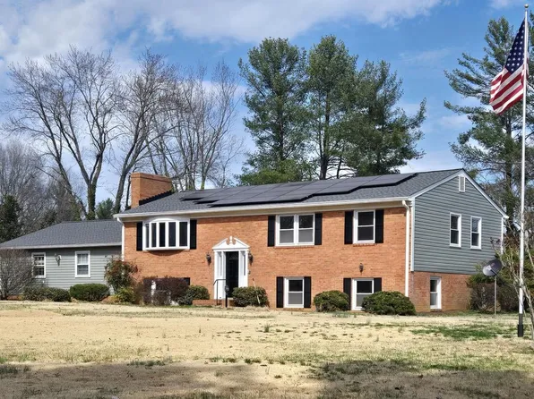 301 Ingleside Dr, Fredericksburg, VA 22405