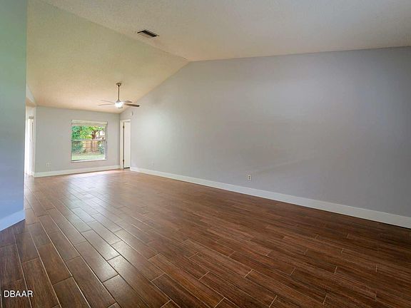 5th image of 2850 Camellia Ln
