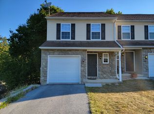 107 Park Place Cir, Womelsdorf, PA 19567