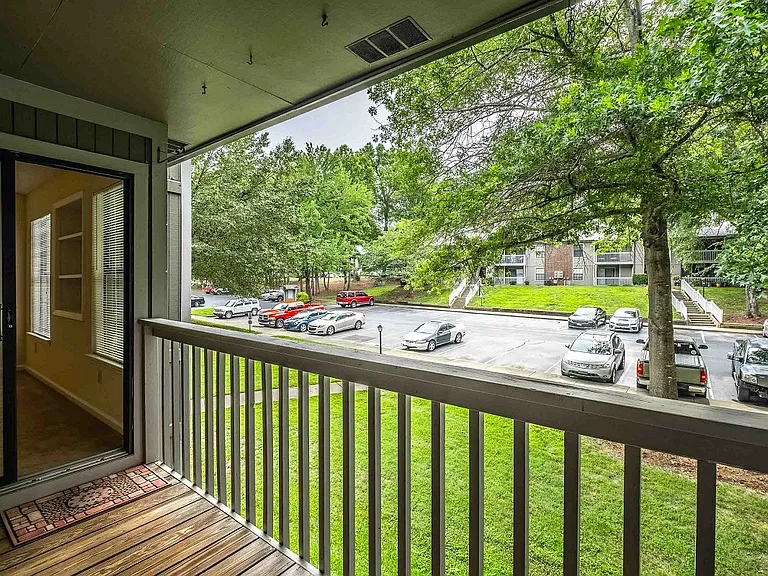 Hanover Court Apartments — Photo 15