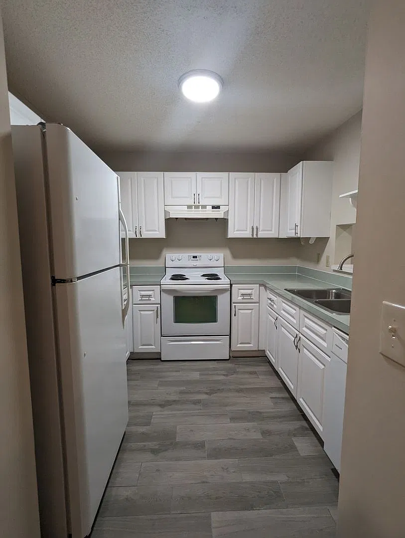 **Coming Soon 3 Bedroom, 2 Bath with Large Fenced yard, Screen Porch, 1-Car Garage and close to N... — Photo 3