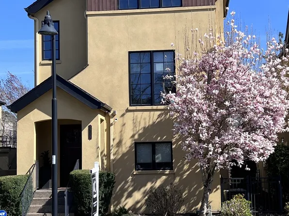 2715 Lord Byron Pl, Eugene, OR 97408