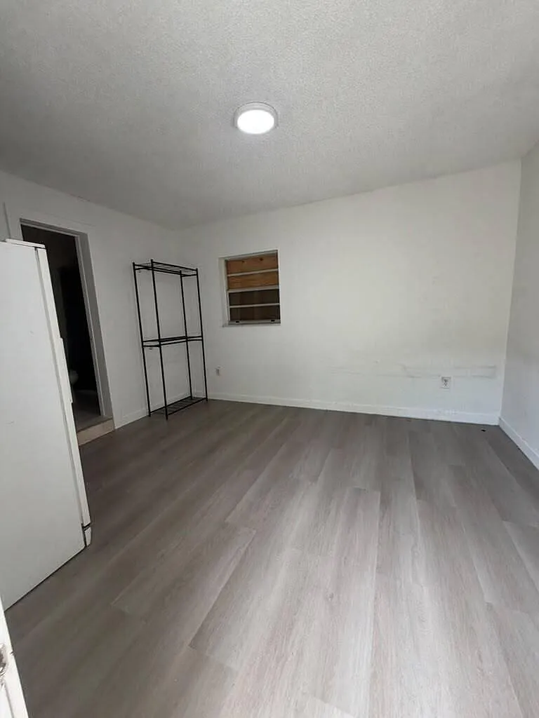 1 bed, 1.0 bath, 2122 sqft, $1,399 — Photo 3