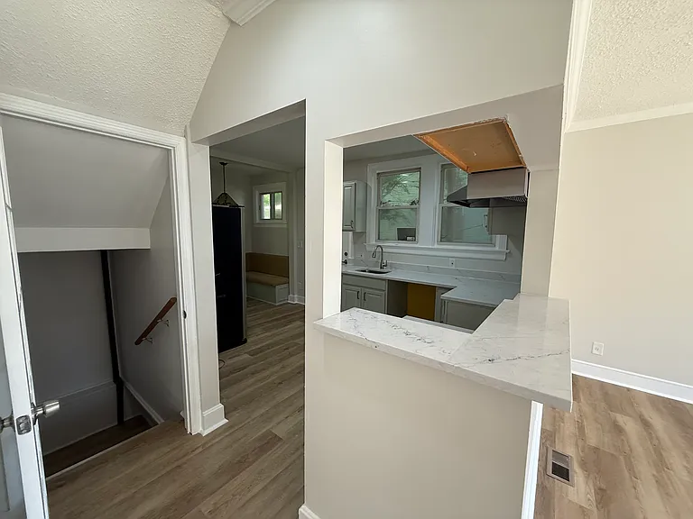 450 Rutherford Ave — Photo 19