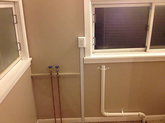 Laundry hook-ups 1st floor