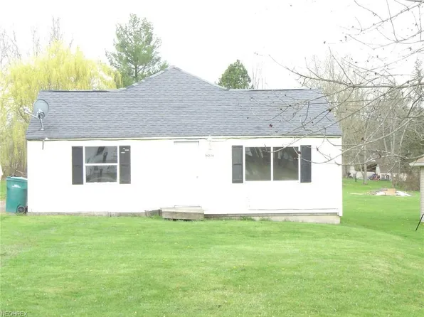 16236 Georgette Dr, Burton, OH 44021
