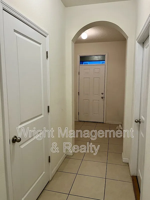 3 bed, 2.5 bath, 1707 sqft, $2,200 — Photo 4