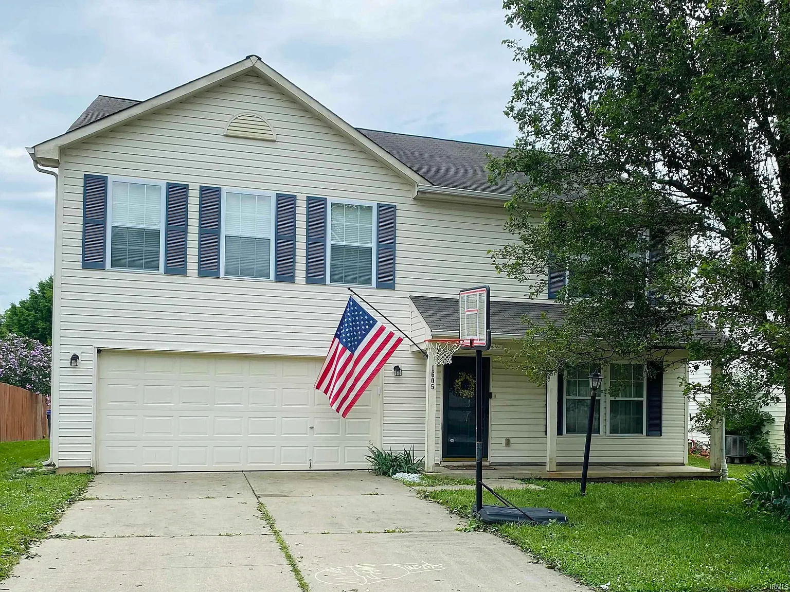 1605 W Hennessey St photo 1