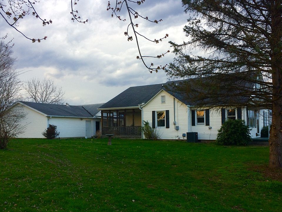 2nd image of 2005 Summitt St