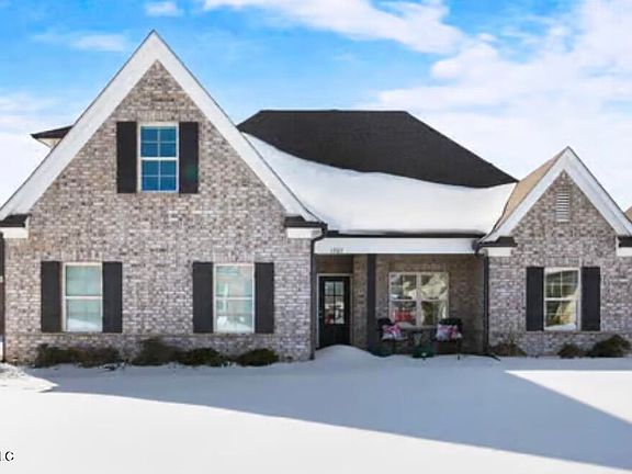 2nd image of 1207 Howell Way