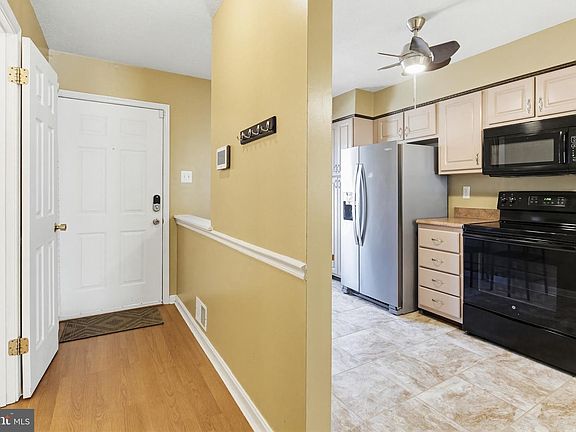 3rd image of 6444 Ducketts Ln Unit 9-1