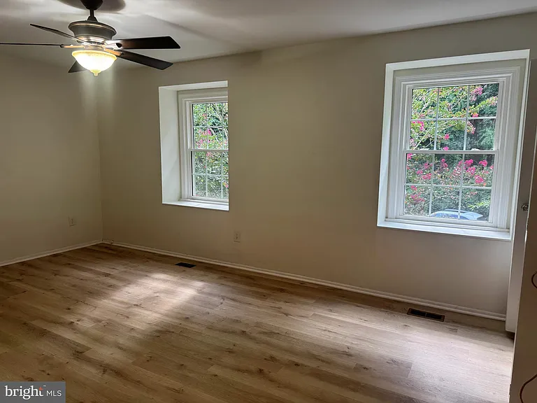 5230 Lonsdale Dr — Photo 23