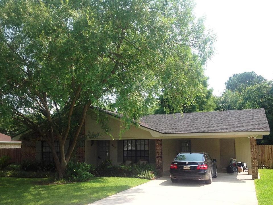 1st image of 202 N William Dr
