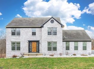 5 Sterling Dr, Wantage, NJ