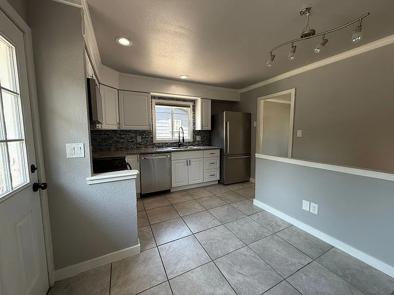1137 Pando Ave — Photo 8