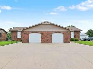 1700-1704 N Fairway Dr, Augusta, KS 67010