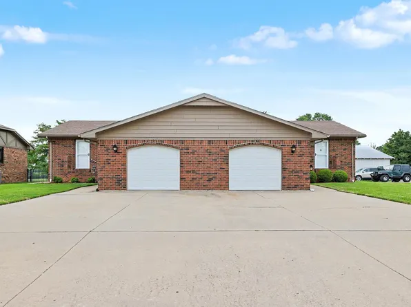 1700-1704 N Fairway Dr, Augusta, KS 67010
