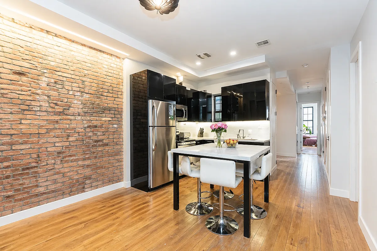 Building Photo - 88 Lewis Ave #2F