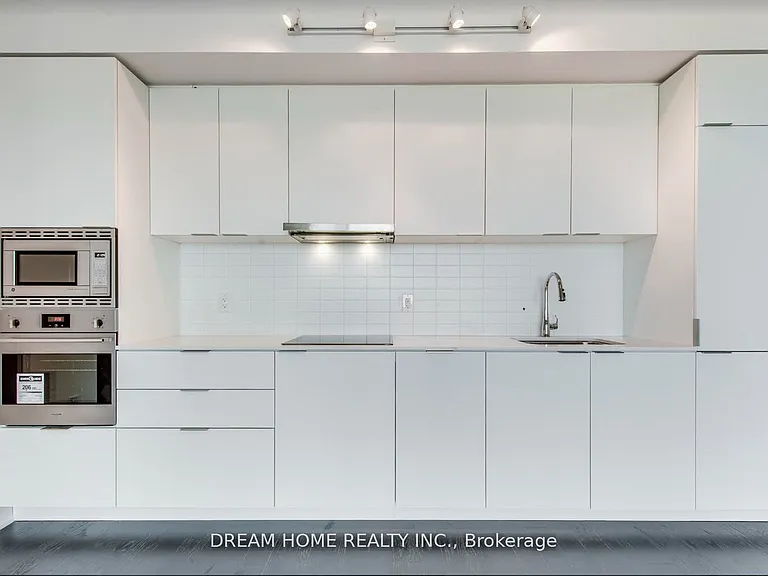 955 Bay St #3809 — Photo 2
