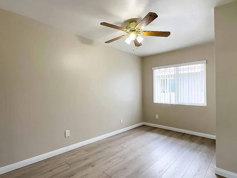 412-418 Grand Ave — Photo 9