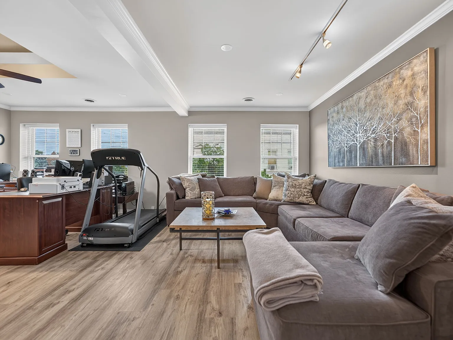 2 bed, 1.5 bath, 2800 sqft, $3,600 — Photo 4