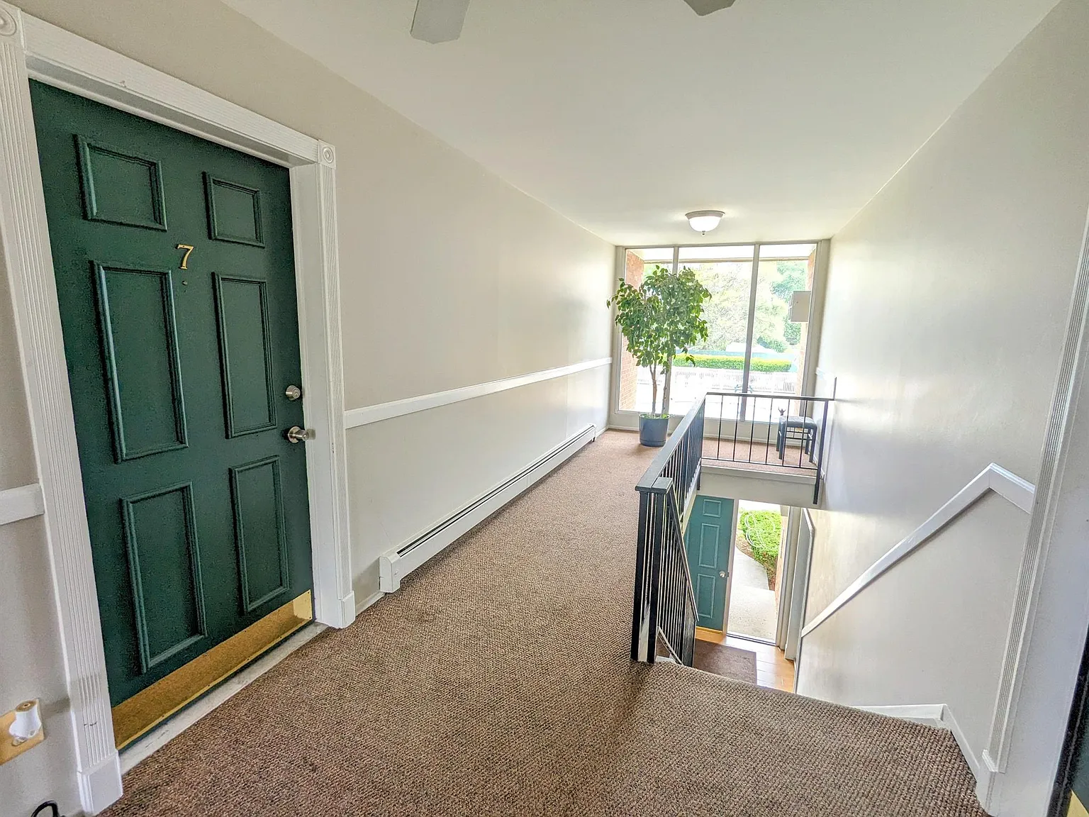 1 bed, 1.0 bath, 868 sqft, $1,350 — Photo 2