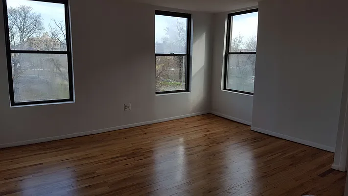 Rented by MCR Realty | media 7