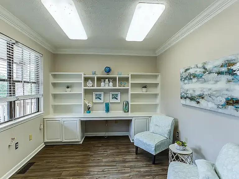 Georgetown Oaks Apartments — Photo 22