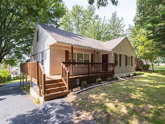 4th image of 319 E Bellevista Dr