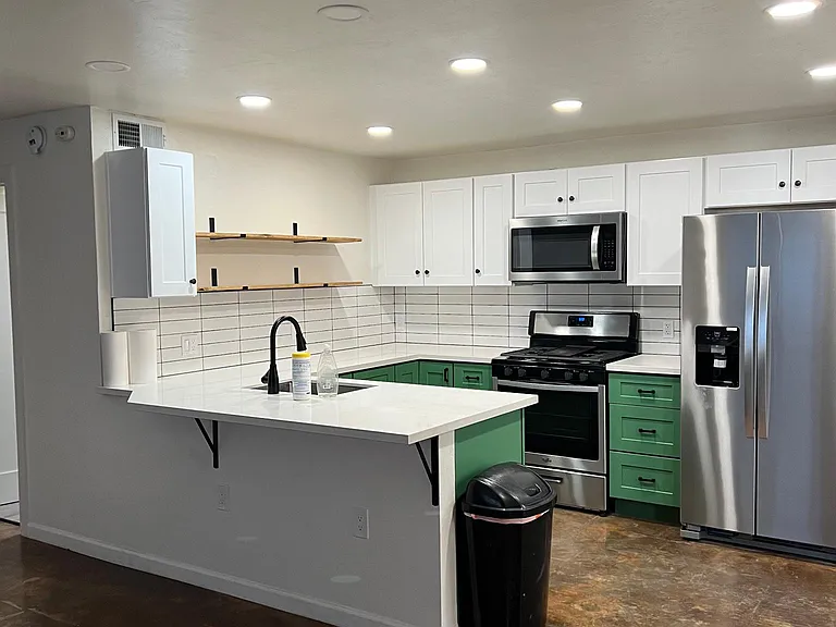 1152 E Winnie Pl — Photo 6