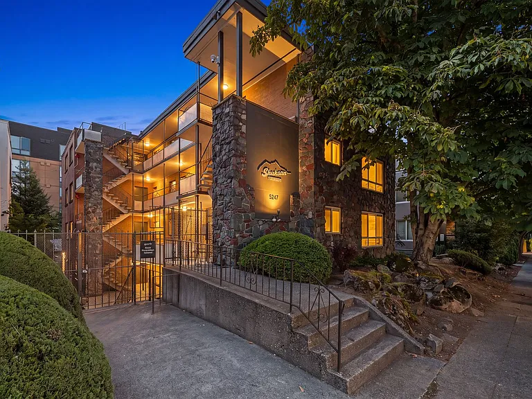 Shuksan Apartments — Photo 11