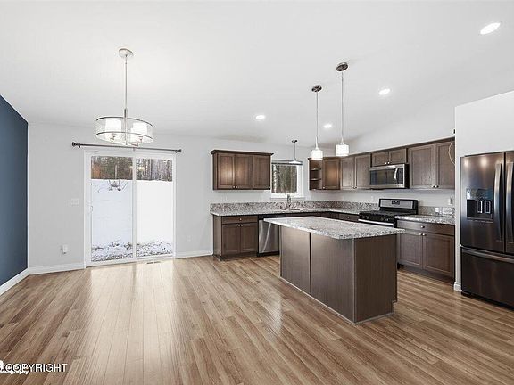 3rd image of 2390 N Meadow Lakes Dr