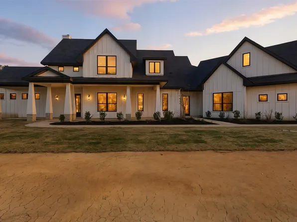 1552 Lakeridge Blvd, Sunset, TX 76270