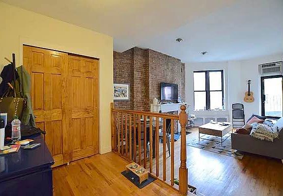 3rd image of 115 W 74th St APT 3b
