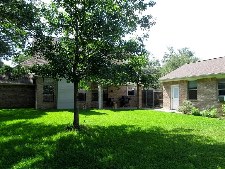 602 Northcliffe Dr — Photo 20