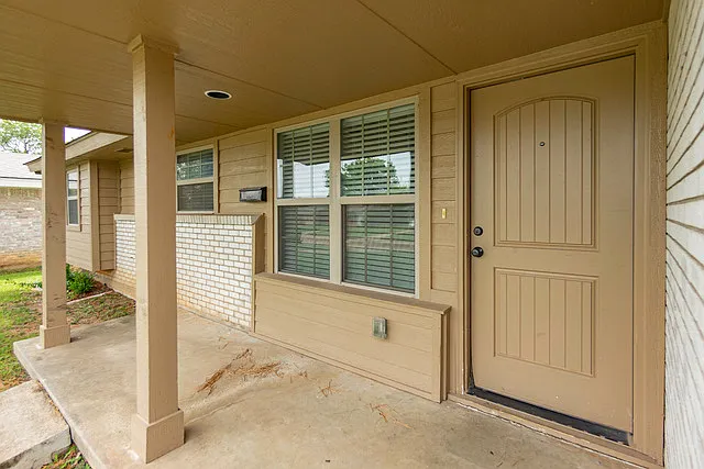 741 N Dallas Ave — Photo 4