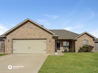 817 SW 8th St, Moore, OK 73160