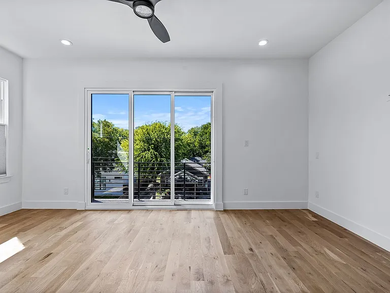 410 Avenue L #B — Photo 26