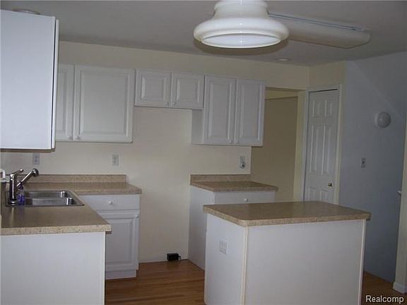 4th image of 432 Gleneagles Ct
