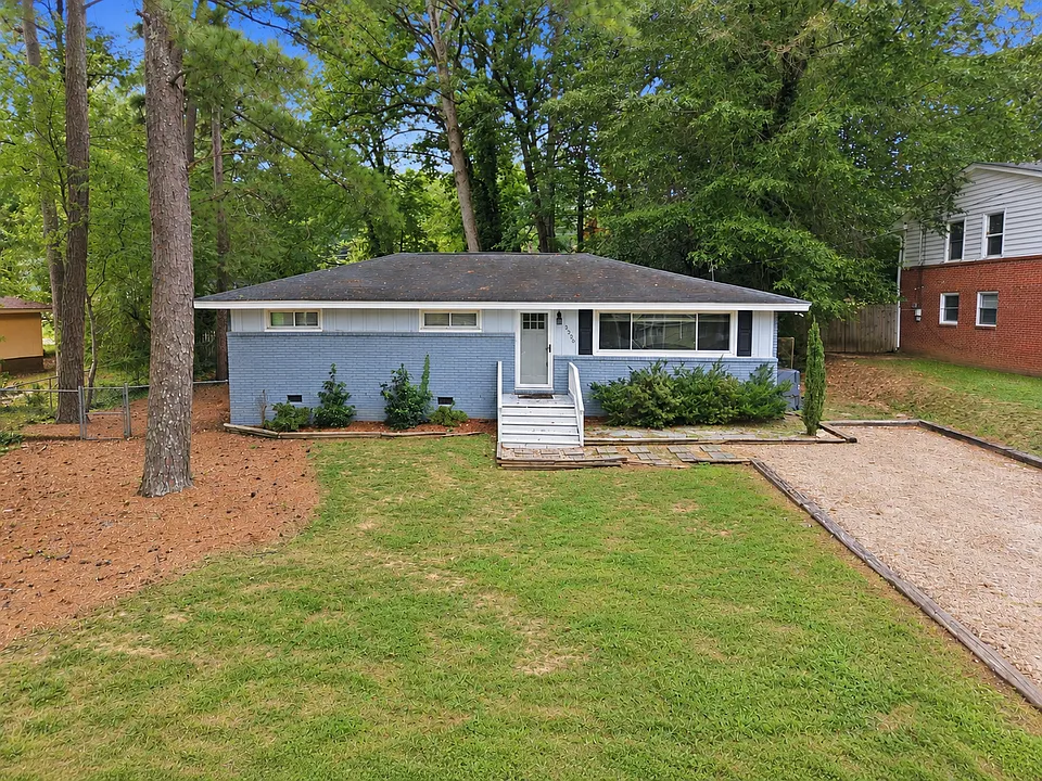3205 Crandon Ln