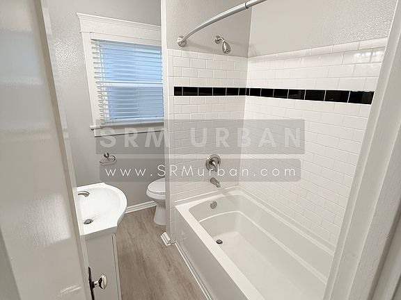 3rd image of 3724 Park Blvd