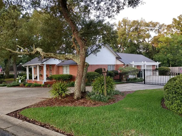 12299 Bayside Oaks St, Lillian, AL 36549