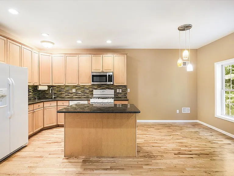 58 Alexander Ct — Photo 14