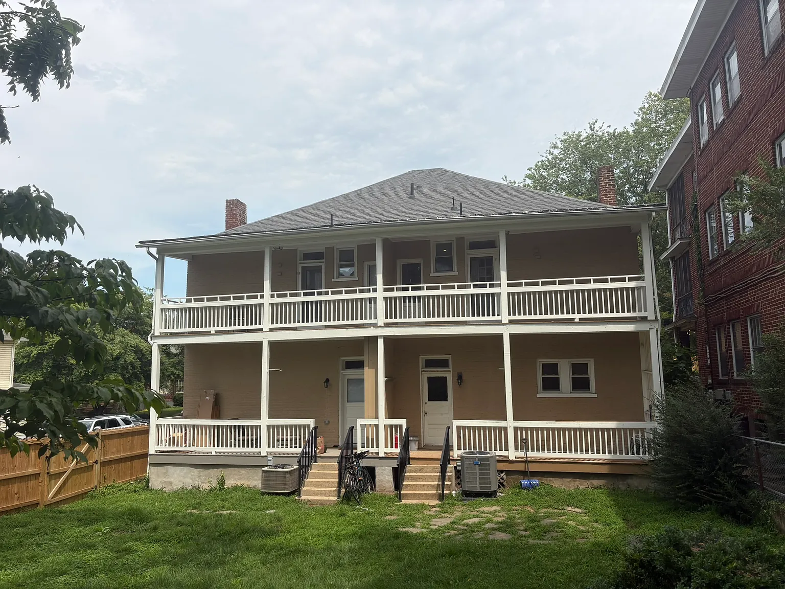 2 bed, 2.5 bath, 1760 sqft, $2,200 — Photo 2