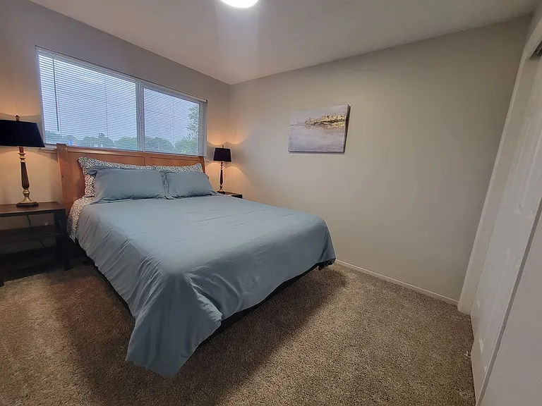 Newly Renovated Townhouse - Pet Friendly!! — Photo 7
