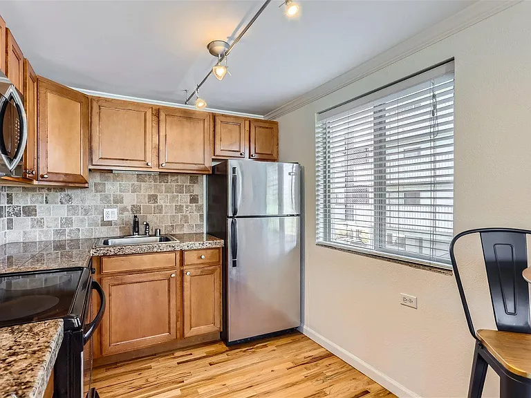 1327 Steele St #303 — Photo 4